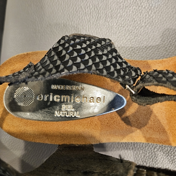 ERIC MICHAEL SIZE 39 US 8.5/9 Nadia Black Cobra Print Piel Natural Wedge Sandal - Picture 7 of 14